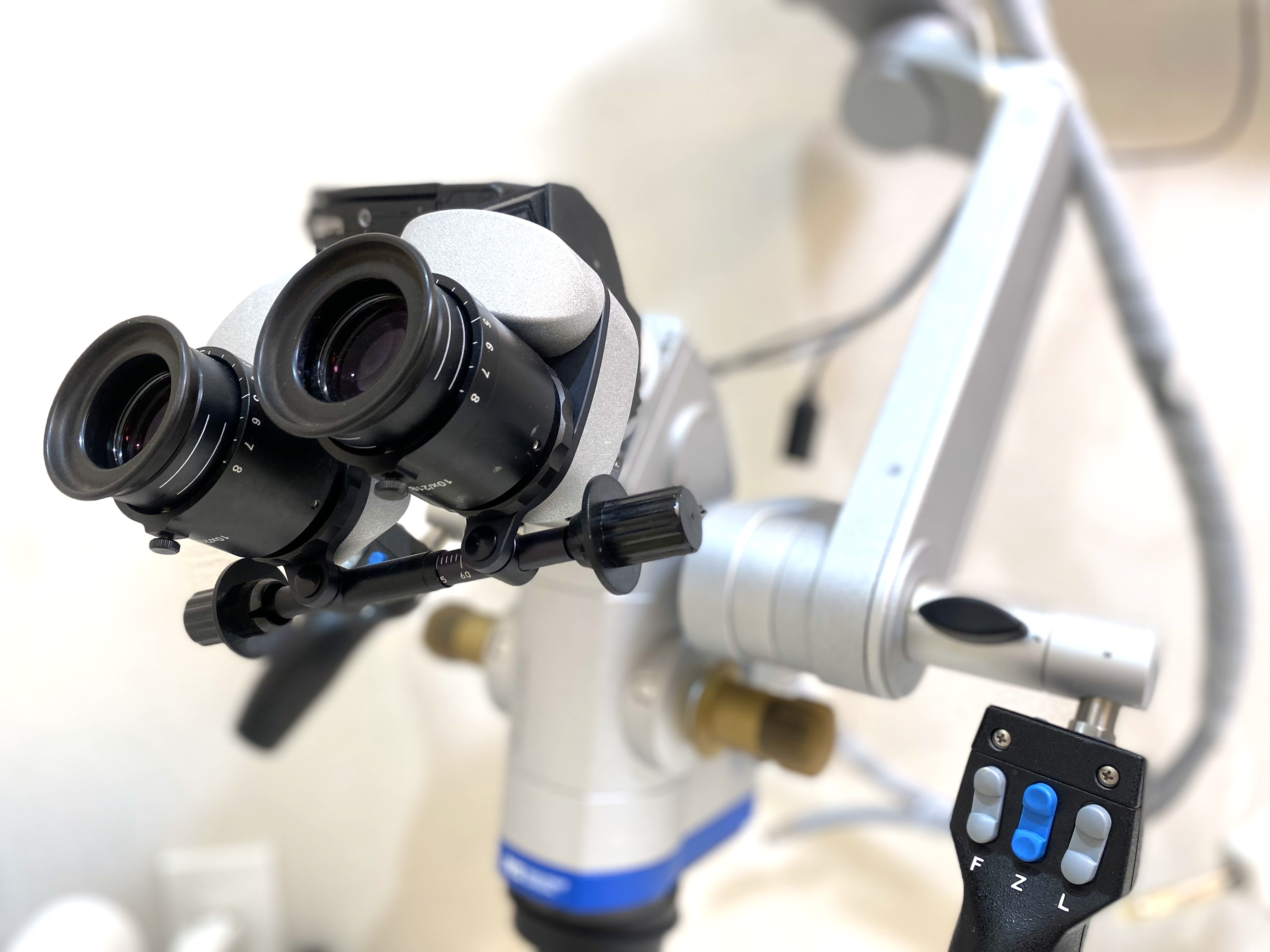 歯科用マイクロスコープ（顕微鏡）を導入